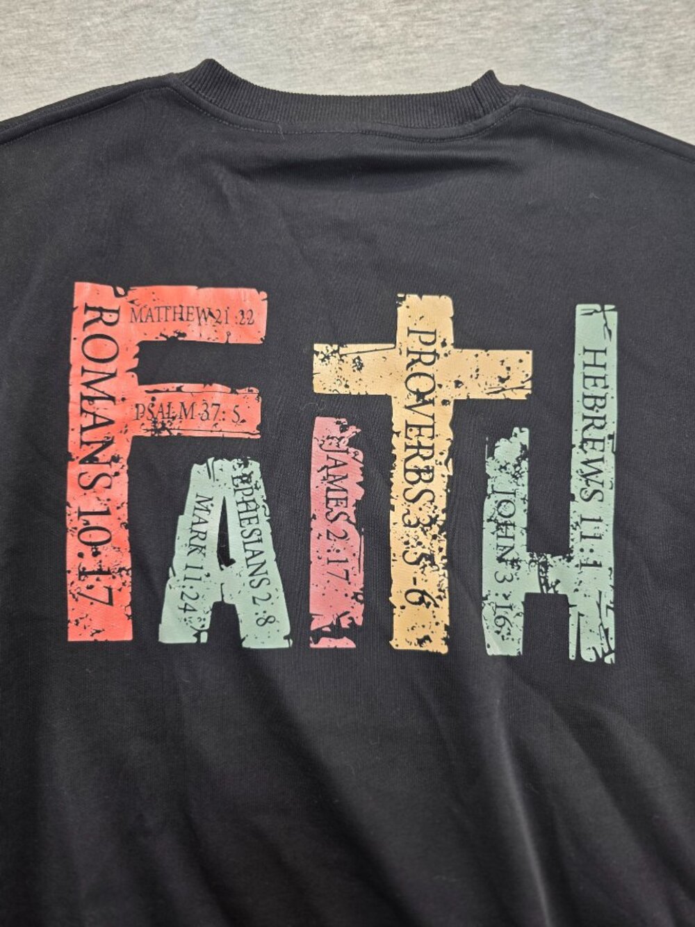 "Faith" Bible Verse Graphic Crewneck Sweatshirt Black Medium - Picture 7 of 9
